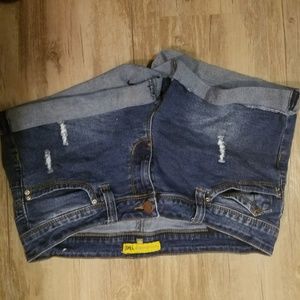 Y.M.I wanna beta but shorts size 11.